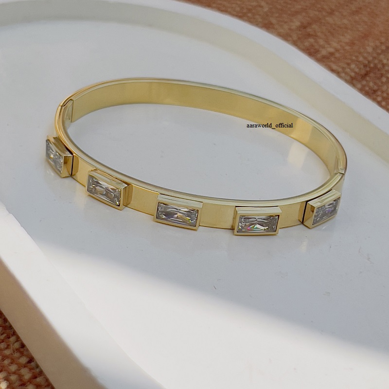 White-rectangle-gold-bracelet
